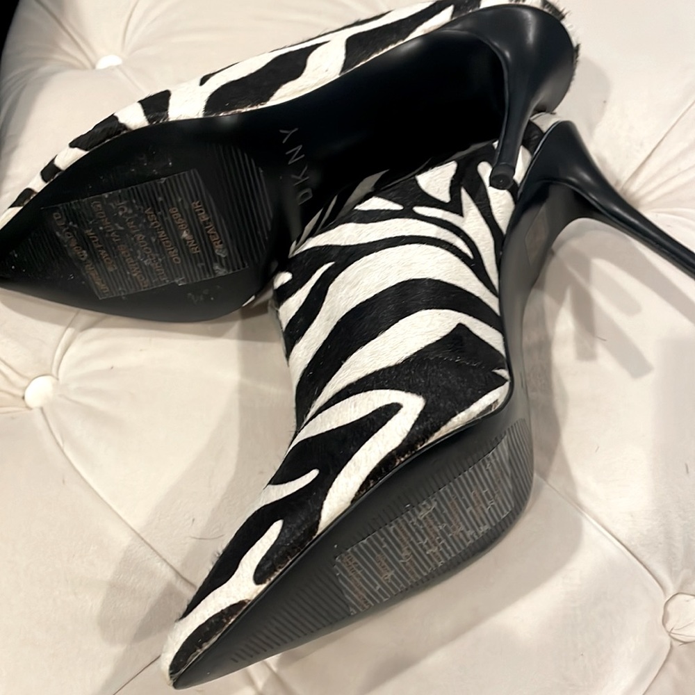 🌟 MAKE A STATEMENT 🌟 DKNY Dacey mules, 9.5 - Picture 5 of 5